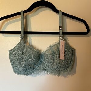 NWT Victoria’s Secret DREAM ANGELS
Wicked Unlined Bow Balconette Bra